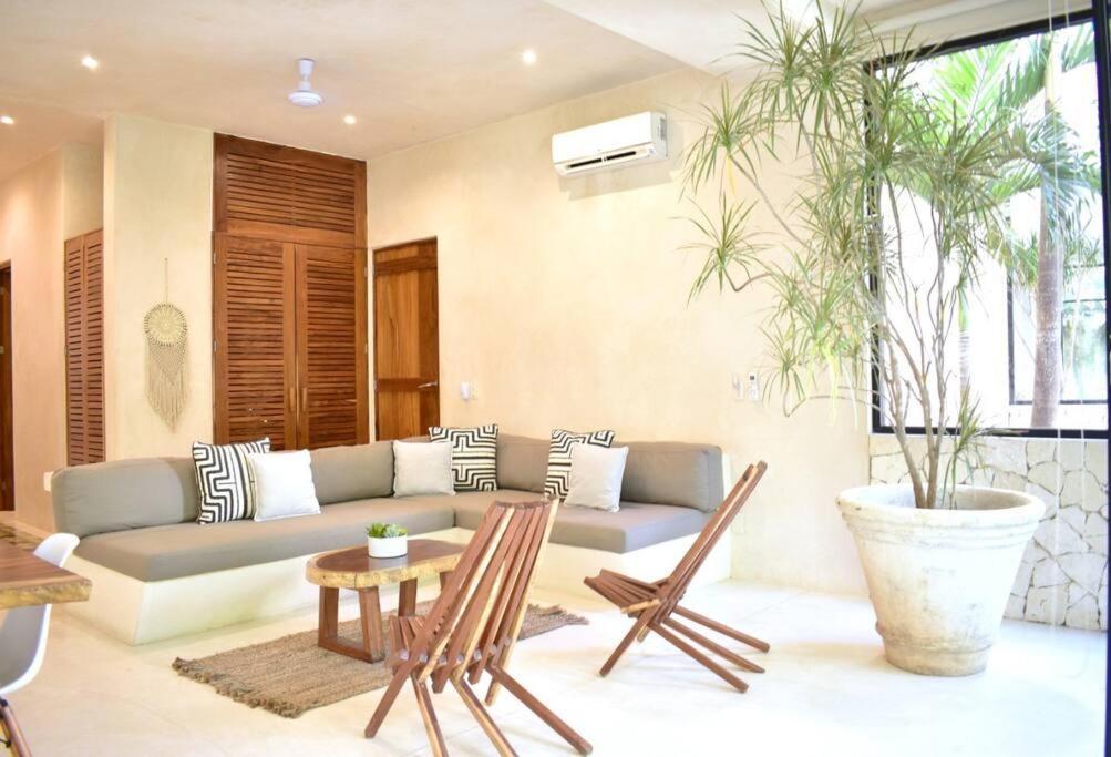 Chic-modern Apt W/pool, Garden, Parking & 3 Bikes Apartment *